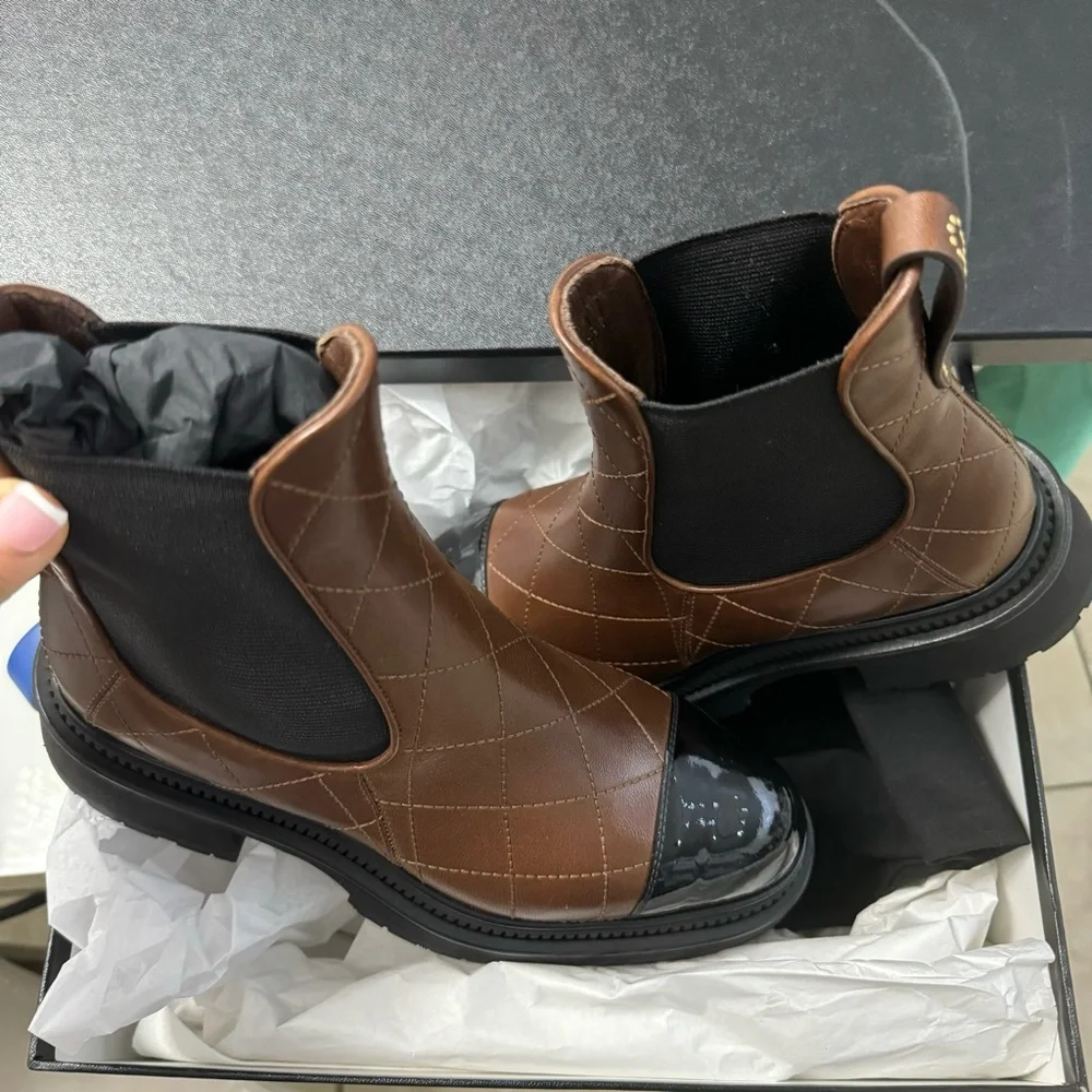 Chanel ankle boots NWT stylish color and shiny fronts - Picture 8 of 14